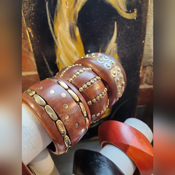 Horizontal Row Wooden Dotted Bracelet w/Brass - Brown - Picture 4 of 14